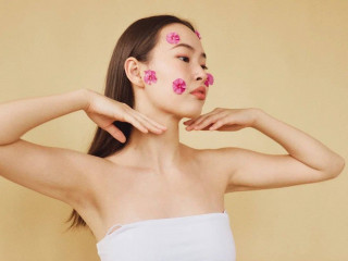 YasminaCherry - Hey Leute! Ich erzähle euch ein bisschen was über mich, damit ihr mich besser kennenlernt. Ich bin ein lebensfrohes Mädchen, das gerne lacht und Spaß hat. Ich finde, meine Augen strahlen wunderschön, und wenn man sie ansieht, kann man sich darin verlieren. Ich freue mich auf euch.